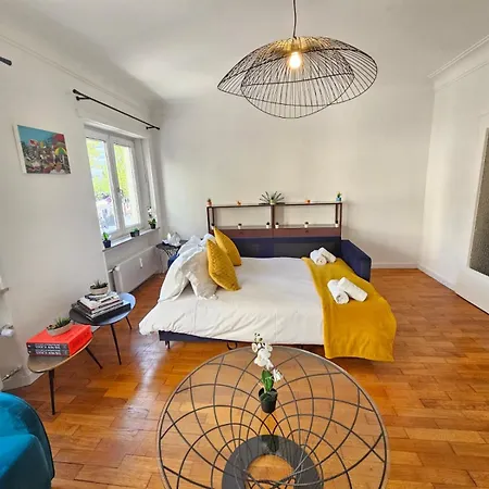 Ideal 1br Near Train Station-gar15