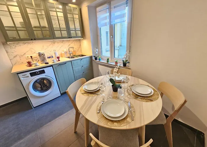 Ideal 1br Near Train Station-gar15