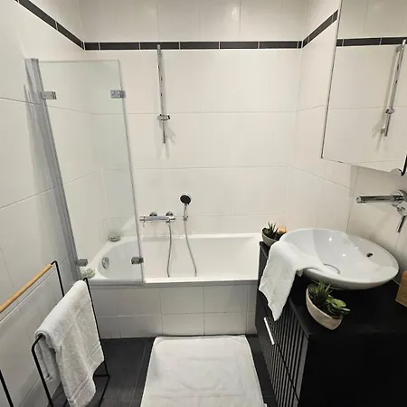 Ideal 1br Near Train Station-gar15 Appartement *